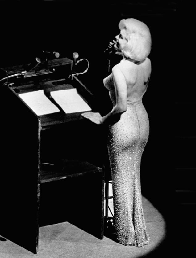 Marilyn singing 